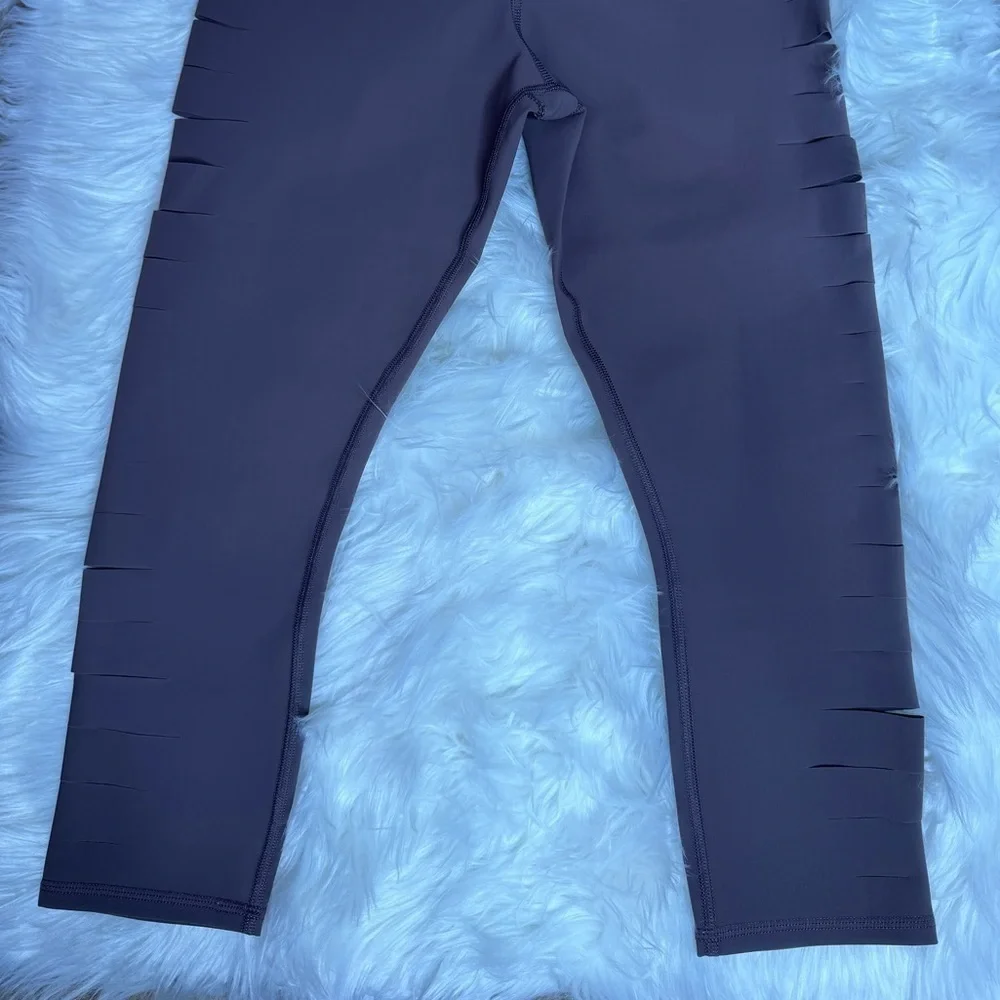 NWOT ALO YOGA High Waist Slice Capri Leggings for Yoga Pants SMALL